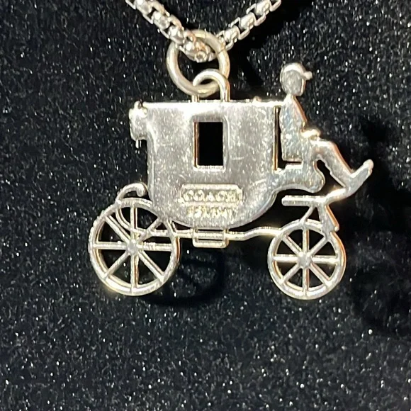 COACH VINTAGE HORSE CARAGE CHARM WITH NEW STAINLESS STEEL 24” CHAIN. - Picture 3 of 4